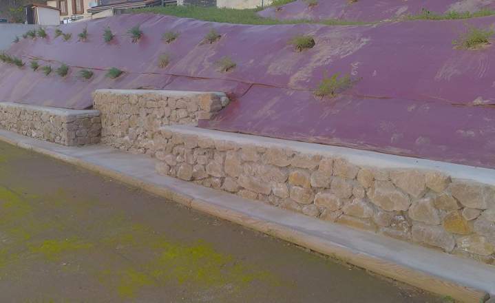 Pose de murs de soutènement Cazères